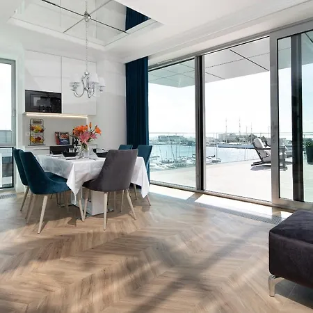 Yacht Park Premium Sea View *