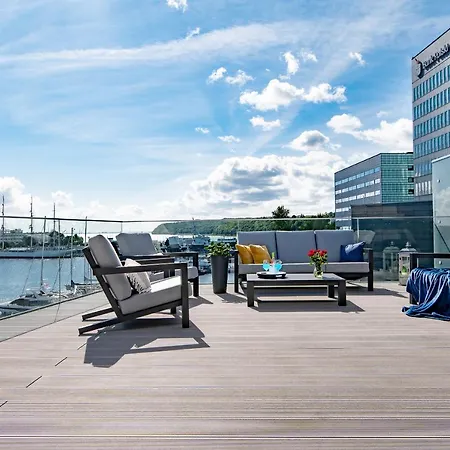 Yacht Park Premium Sea View *